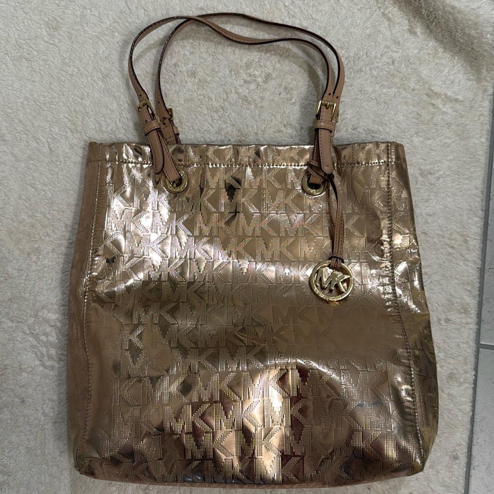 Michael Kors Jet Set metallic rose gold bag